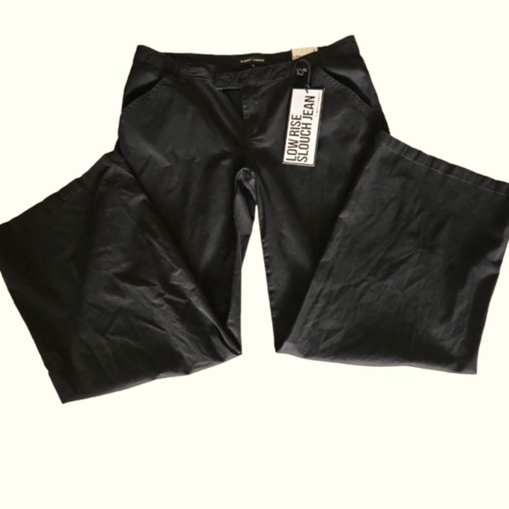 NWT, Almost Famous jeans, Women's black, low rise slouch jean. Side pocket, sz L
